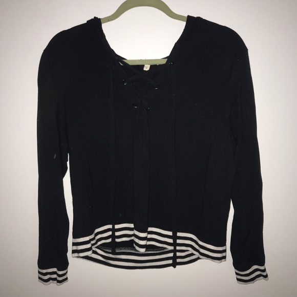 Super cute and comfy cross tie hoodie! - Picture 1 of 3